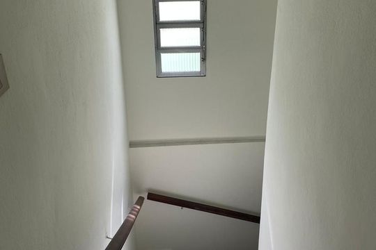 Escada de casa à venda com 4 quartos, 229m² em Pestana, Osasco