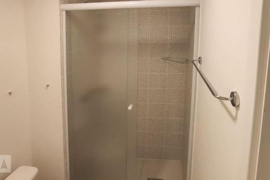 Box Banheiro de apartamento à venda com 2 quartos, 60m² em Passo da Areia, Porto Alegre