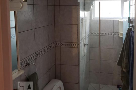 Banheiro de apartamento à venda com 1 quarto, 44m² em Santana, Porto Alegre