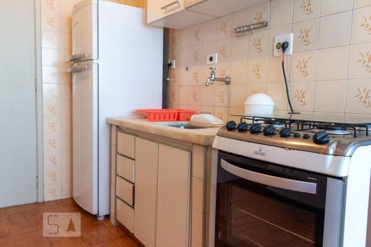 Cozinha de apartamento para alugar com 3 quartos, 75m² em Aclimação, São Paulo