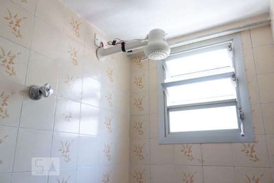 Banheiro de Serviço de apartamento para alugar com 3 quartos, 75m² em Aclimação, São Paulo