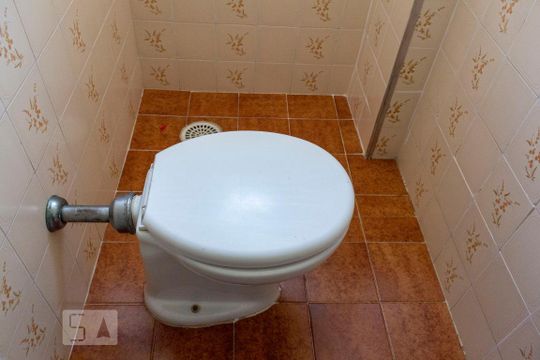 Banheiro de Serviço de apartamento para alugar com 3 quartos, 75m² em Aclimação, São Paulo