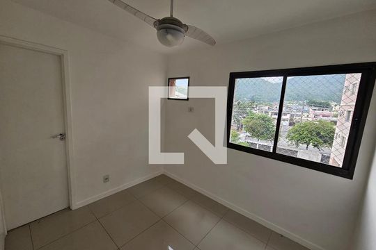 Quarto de apartamento à venda com 3 quartos, 87m² em Taquara, Rio de Janeiro
