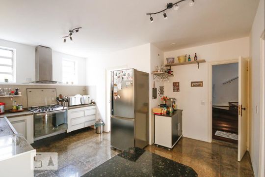 Casa à venda com 4 quartos, 400m² em Ipiranga, São Paulo