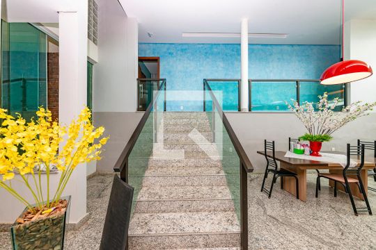 Escada de casa para alugar com 3 quartos, 470m² em Buritis, Belo Horizonte