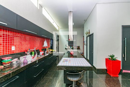 Cozinha de casa para alugar com 3 quartos, 470m² em Buritis, Belo Horizonte