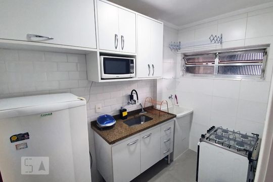 Cozinha de apartamento para alugar com 2 quartos, 42m² em Bela Vista, São Paulo