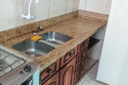 Cozinha de apartamento à venda com 1 quarto, 35m² em Passo da Areia, Porto Alegre