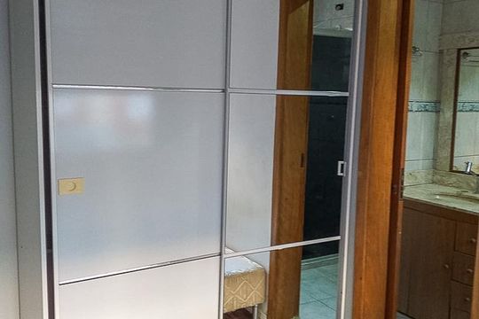 Dormitório de apartamento à venda com 1 quarto, 35m² em Passo da Areia, Porto Alegre