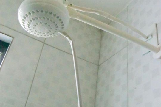 Chuveiro de casa para alugar com 3 quartos, 90m² em Ceilândia Sul (ceilândia), Brasília