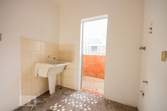 Lavanderia  de casa para alugar com 4 quartos, 150m² em Auxiliadora, Porto Alegre