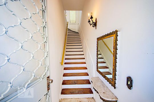 Hall de Entrada de casa para alugar com 4 quartos, 150m² em Auxiliadora, Porto Alegre