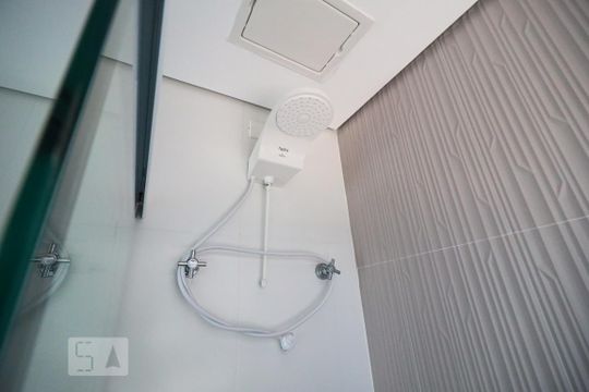 Banheiro de kitnet/studio para alugar com 1 quarto, 35m² em Santo Amaro, São Paulo