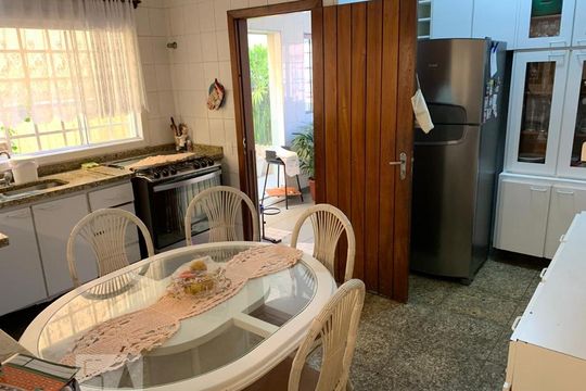 Cozinha de casa à venda com 4 quartos, 229m² em Vila Ipojuca, São Paulo
