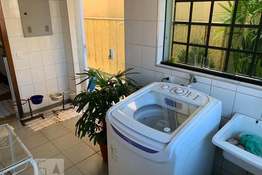 Área de Serviço de casa à venda com 4 quartos, 229m² em Vila Ipojuca, São Paulo