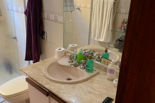 Banheiro 2 de casa à venda com 4 quartos, 229m² em Vila Ipojuca, São Paulo