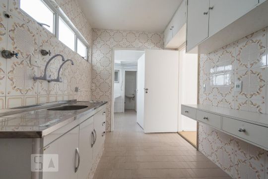 Cozinha de apartamento para alugar com 2 quartos, 75m² em Vila Olímpia, São Paulo