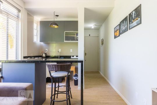 Sala/Cozinha de kitnet/studio para alugar com 1 quarto, 29m² em Itacorubi, Florianópolis