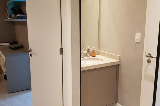 Banheiro 2 de apartamento para alugar com 1 quarto, 74m² em Parque Industrial Tomas Edson, São Paulo
