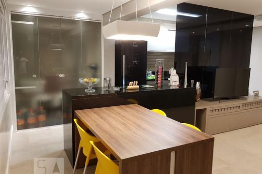 Cozinha de apartamento para alugar com 1 quarto, 74m² em Parque Industrial Tomas Edson, São Paulo