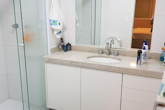 Banheiro 1 de apartamento para alugar com 1 quarto, 74m² em Parque Industrial Tomas Edson, São Paulo