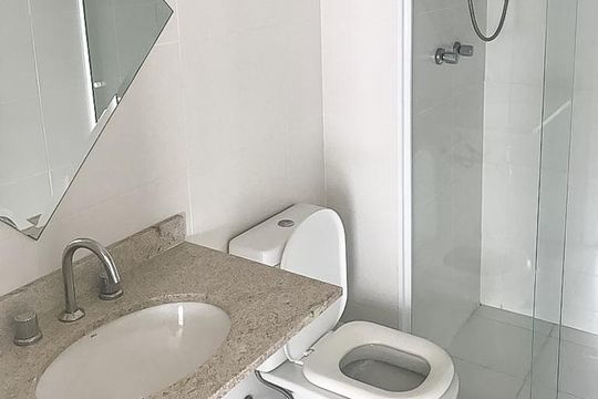 Banheiro de apartamento à venda com 1 quarto, 64m² em Centro, São Paulo