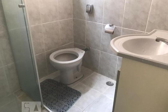 Banheiro de apartamento à venda com 2 quartos, 58m² em Vila Pierina, São Paulo