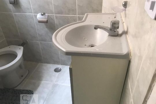 Banheiro de apartamento à venda com 2 quartos, 58m² em Vila Pierina, São Paulo