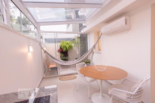 Varanda e Jardim de Inverno de kitnet/studio à venda com 1 quarto, 34m² em Mercês, Curitiba