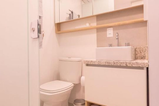 Banheiro de kitnet/studio à venda com 1 quarto, 34m² em Mercês, Curitiba