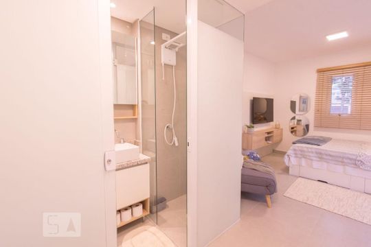 Studio e Banheiro de kitnet/studio à venda com 1 quarto, 34m² em Mercês, Curitiba