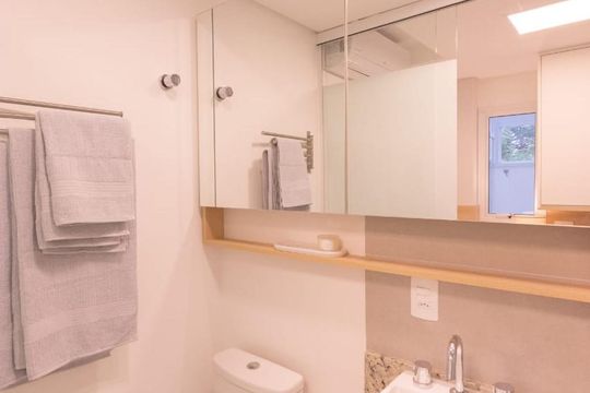 Banheiro de kitnet/studio à venda com 1 quarto, 34m² em Mercês, Curitiba