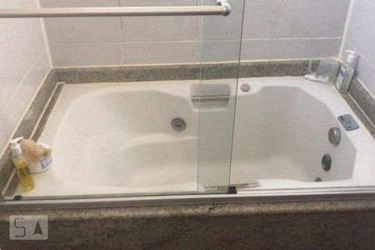 Banheira de apartamento para alugar com 3 quartos, 156m² em Jardim Colombo, São Paulo