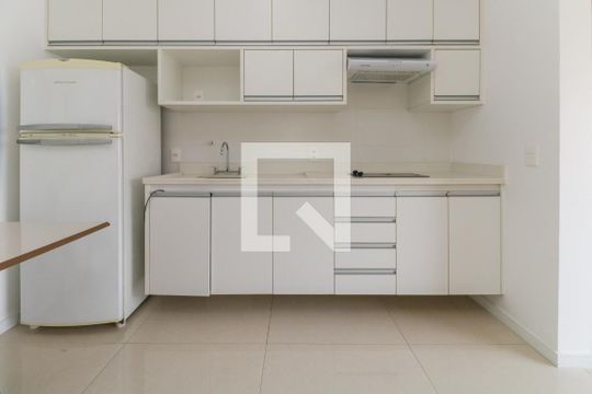 Cozinha de apartamento para alugar com 1 quarto, 35m² em Sumarezinho, São Paulo