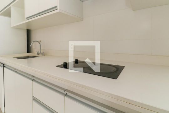 Cozinha de apartamento para alugar com 1 quarto, 35m² em Sumarezinho, São Paulo