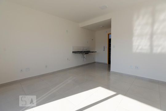 Sala/Quarto de kitnet/studio à venda com 1 quarto, 28m² em Vila Carrão, São Paulo