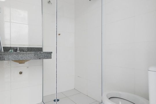 Banheiro de kitnet/studio à venda com 1 quarto, 28m² em Vila Carrão, São Paulo