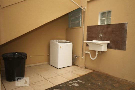 Área de serviço de kitnet/studio para alugar com 1 quarto, 27m² em Vila Monumento, São Paulo
