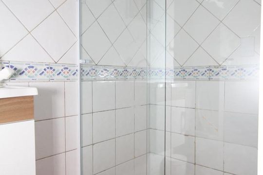 Banheiro de kitnet/studio para alugar com 1 quarto, 20m² em Vila Monumento, São Paulo
