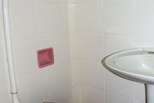 Banheiro  de casa para alugar com 4 quartos, 124m² em Petrópolis, Porto Alegre