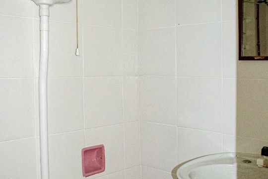 Banheiro  de casa para alugar com 4 quartos, 124m² em Petrópolis, Porto Alegre