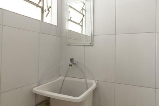 Banheiro Social de kitnet/studio para alugar com 1 quarto, 30m² em Centro, Niterói