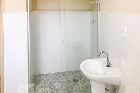 Banheiro de apartamento à venda com 1 quarto, 69m² em Cambuci, São Paulo