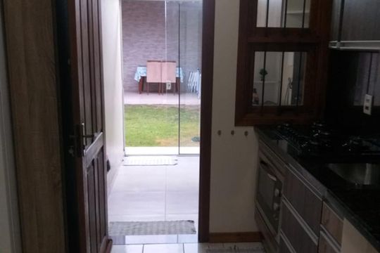 Casa à venda com 2 quartos, 74m² em São José, Canoas