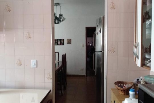 Cozinha de casa para alugar com 3 quartos, 150m² em Jardim Aeroporto, São Paulo