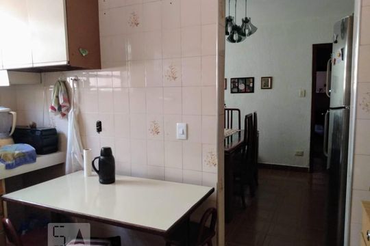 Cozinha de casa para alugar com 3 quartos, 150m² em Jardim Aeroporto, São Paulo