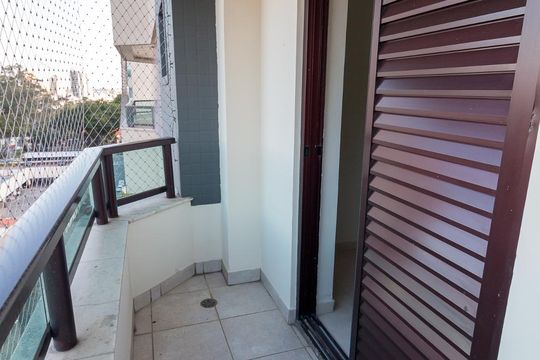Varanda quarto 2 suíte de apartamento à venda com 3 quartos, 170m² em Vila Rosália, Guarulhos