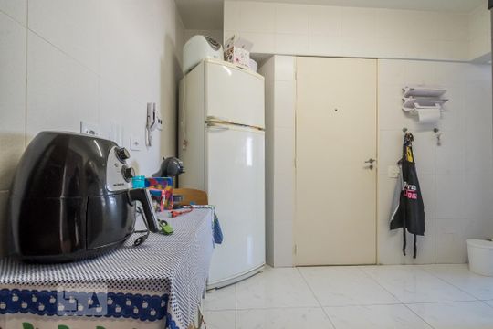 Cozinha de apartamento para alugar com 3 quartos, 95m² em Cidade Monções, São Paulo
