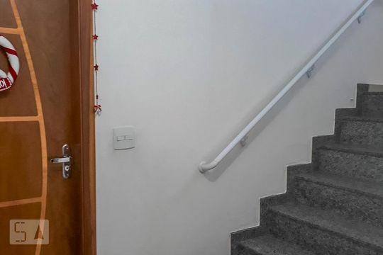 Escada de Acesso de apartamento à venda com 2 quartos, 100m² em Jardim Santo Antônio, Santo André
