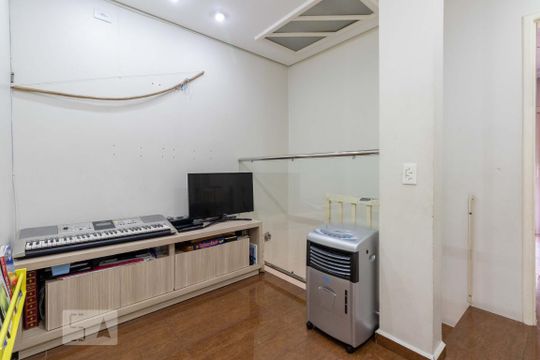 Hall dos Quartos de casa de condomínio para alugar com 3 quartos, 162m² em Vila Nova Conceição, São Paulo